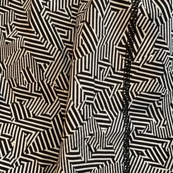 Lululemon Seawheeze Hotty Hot 🔥 Shorts RARE! NWT - Picture 4 of 6